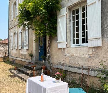 Savignac-les-Eglises Bed & Breakfast | Manoir de La Peytelie