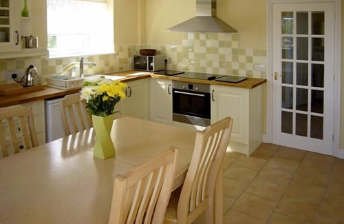 Ludwel Cottage | MANOR COTTAGE, pet friendly, with a garden in Ludlow
