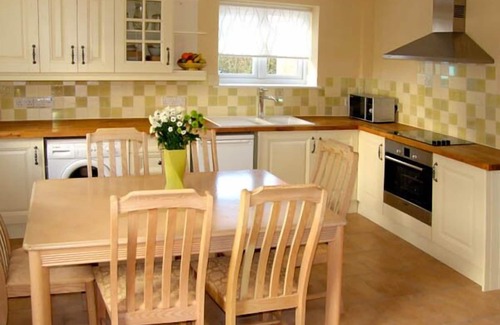 Ludwel Cottage | MANOR COTTAGE, pet friendly, with a garden in Ludlow
