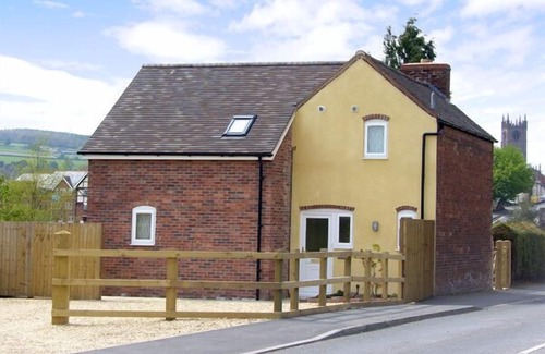 Ludwel Cottage | MANOR COTTAGE, pet friendly, with a garden in Ludlow