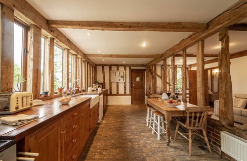 Thorndon Cottage | MANOR FARM BARN, pet friendly, character holiday cottage in Thorndon