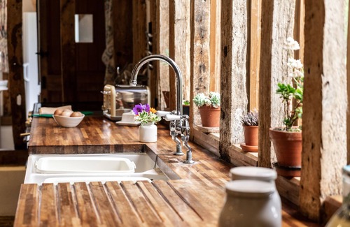 Thorndon Cottage | MANOR FARM BARN, pet friendly, character holiday cottage in Thorndon