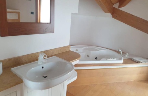 Baselga di Pine Apartment | Mansarda con terrazzo e giardino Altopiano di Piné