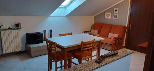 Turin Apartment | Mansarda luminosa