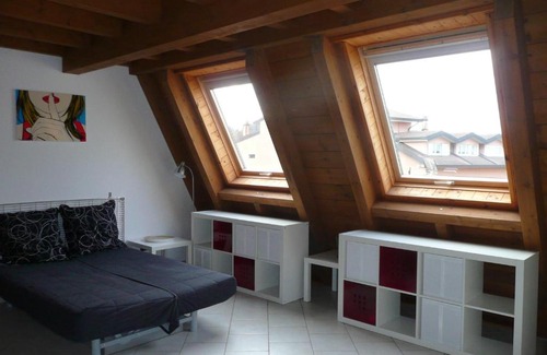 Travedona-Monate Apartment | Mansarda Travedona Monate (VA) per vacanza situata vicinissimo lago Monate e Maggiore Monate