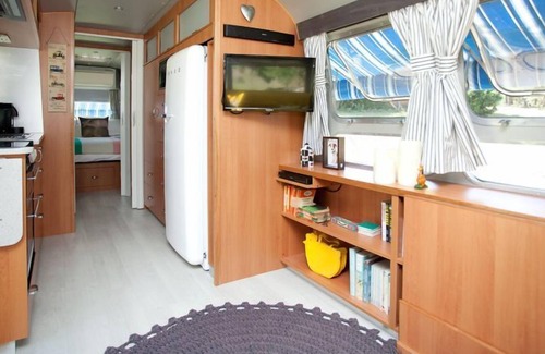 Tinonee House | Mansfield on the Manning - Unique 31' American Airstream