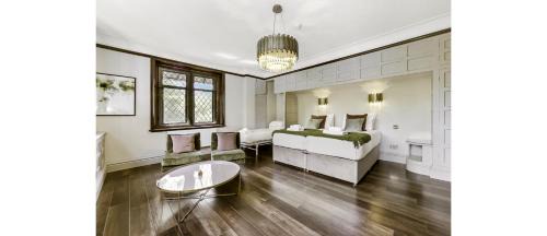 Bournemouth City Centre Villa | Mansion by the Sea, 12BR/12BA, Perfect for Events