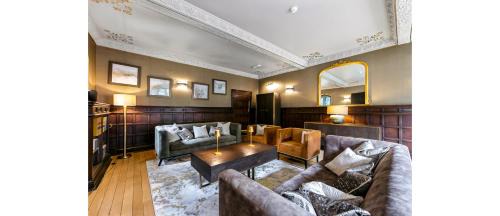 Bournemouth City Centre Villa | Mansion by the Sea, 12BR/12BA, Perfect for Events