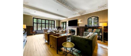 Bournemouth City Centre Villa | Mansion by the Sea, 12BR/12BA, Perfect for Events