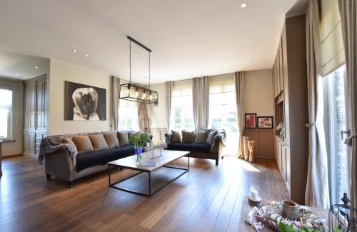 Lichtervelde House | Mansion Den Ast with jacuzzi and garden