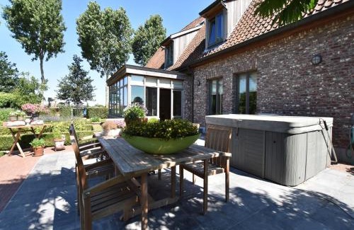 Lichtervelde House | Mansion Den Ast with jacuzzi and garden