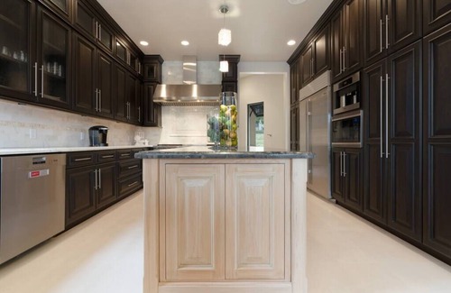 Duncanville House | Mansion + Guesthouse! Uncommon Grounds Dallas! Pool, Pickleball, Basketball!
