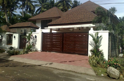 Nabua House | Mansion in Nabua, Bicol for relaxation and family w/parking and breakfast