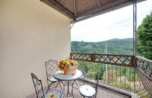 Sugano House | Mansion in Prodo near Lake Bolsena