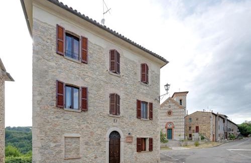 Sugano House | Mansion in Prodo near Lake Bolsena