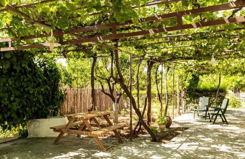 Vrahati House | Mansion of 120 m2, with high ceilings and big yard