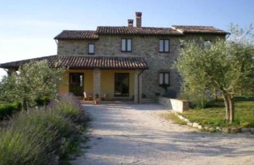 Loreto House | Mansion - TODIHouse with character Panoramic views over the Tiber valley and TODI