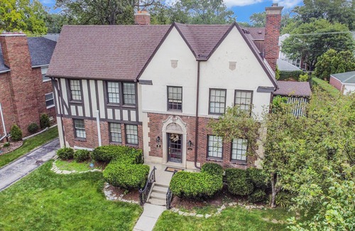 Grosse Pointe House | Mansion with Pub in Basement‼️
