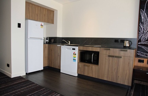 Barney Point Hotel | Mantra Gladstone