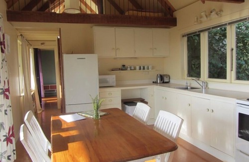 Raglan Cottage | Manu Bay Bush and Beach Cottage