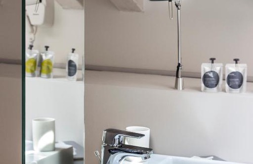 Esine Bed & Breakfast | Manzoni 124 Bed&Relax