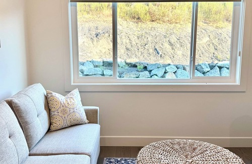 North Cowichan Apartment | Maple bay Hideaway 1 bedroom 1 bathroom + sleeper sofa & kitchenette