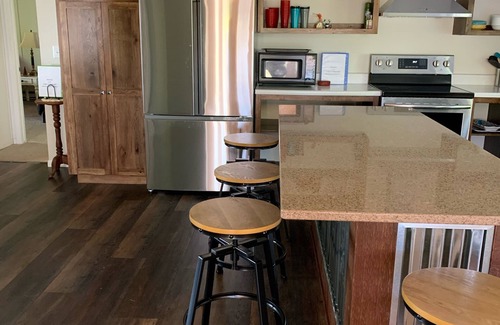 Annandale House | Maple Hill Lodge on Clearwater Lake. Pool, Beach and Boat Slip! (Annandale)
