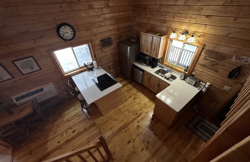Ferryville Cabin | Maplewood Cabin: Secluded Romance with Private Hot Tub while Star Gazing.