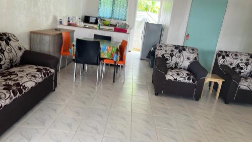 Vaitele Apartment | Mapusagas Riverside x2Bedrooms Home away from home Sleeps 2-6