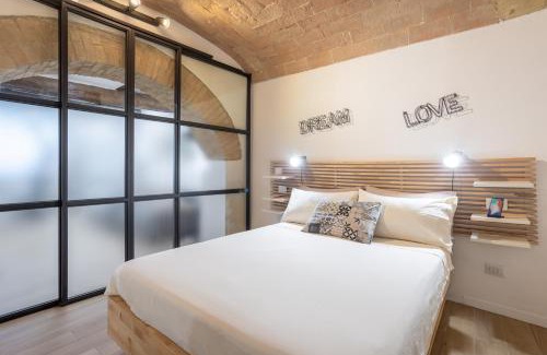 Ferro di Cavallo Apartment | MaRì Studio Flat - Posto auto e Metro - ItalyWeGo