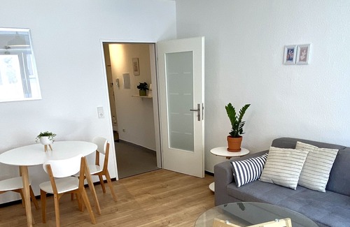 Braunschweig City Center Apartment | # MAR13.1 beautiful & bright two room apartment at Dankwarderode Castle / town hall