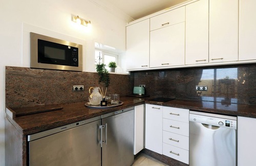 Marbella Seafront Promenade Apartment | Marbella Beachfront Penthouse with 200 sqm Terrace!