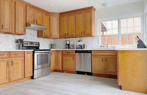Union City House | @ Marbella Lane - 4BR Alluring Home