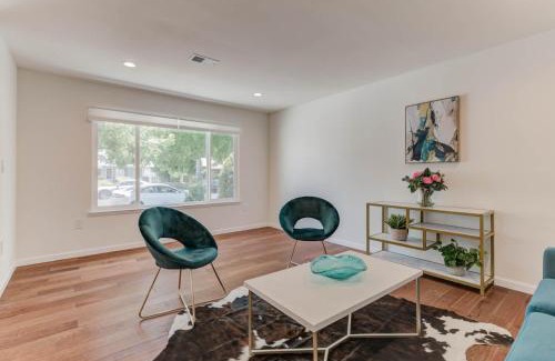 Union City House | @ Marbella Lane - Boho 'n Sleek Rtreat Pool Tble
