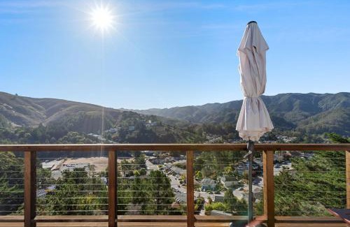 Park Pacifica House | @ Marbella Lane - Chic Abode w/Mountain Skyline