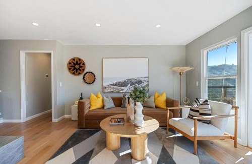 Park Pacifica House | @ Marbella Lane - Chic Abode w/Mountain Skyline