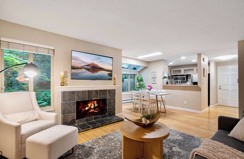 Redmond House | @ Marbella Lane - Cozy Forest Cabin Min from DWNTN