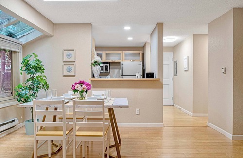 Redmond House | @ Marbella Lane - Cozy Forest Cabin Min from DWNTN