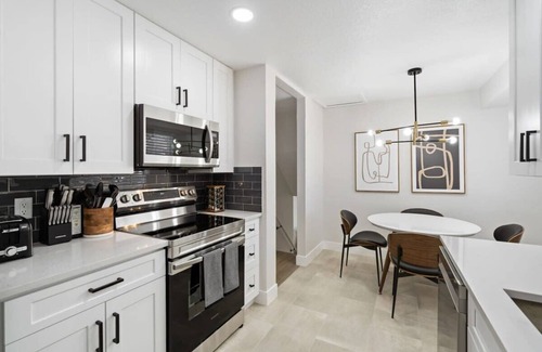 Northwest Arvada House | @ Marbella - Modern 4-BR Retreat Chef's Kitchen