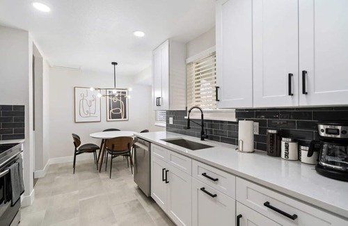 Northwest Arvada House | @ Marbella - Modern 4-BR Retreat Chef's Kitchen
