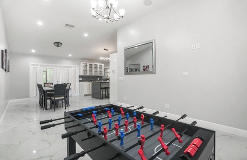 Town N County Park House | Marble Luxe - Comfy Retreat - Massive Yard