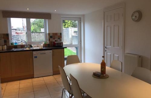 Brecon House | March Cottage Brecon