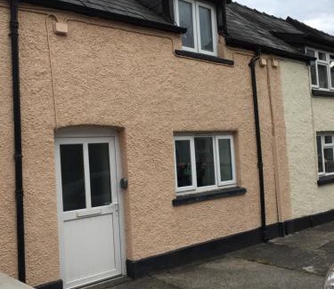 Brecon House | March Cottage Brecon