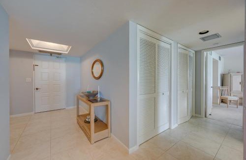 Marco Island Apartment | Marco Island Condo with Ocean Views and Resort Perks!