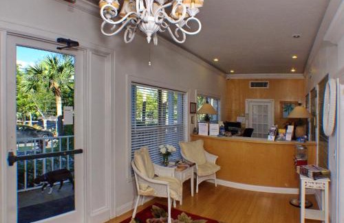 Marco Island Hotel | Marco Island Lakeside Inn