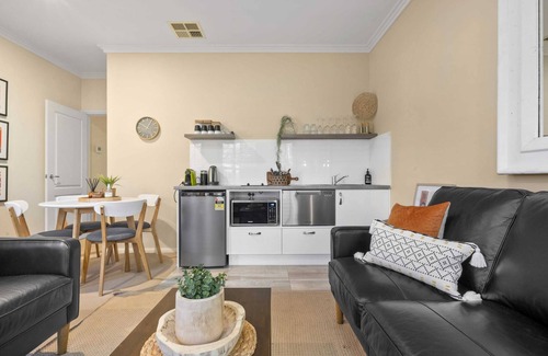 Calare Villa | Marcotta Guest Suite | Moments to Golf Course