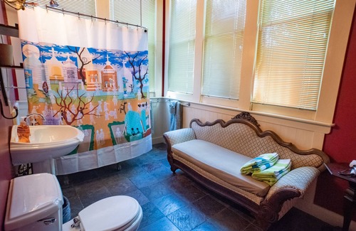 Bywater Bed & Breakfast | Mardi Gras Suite at The Lookout Inn in the colorful Bywater neighborhood!nn