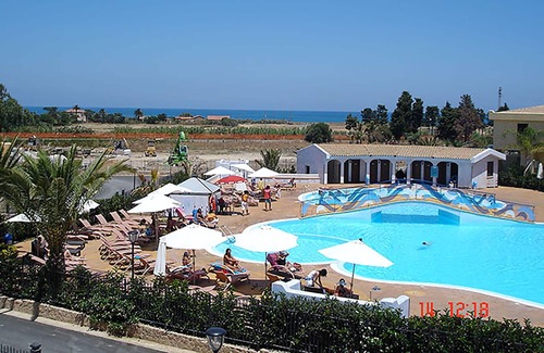 Campofelice di Roccella Villa | Mareluna Family Resort - Villa 3 - Wi-Fi and A / C!