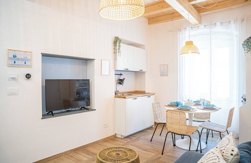 Moneglia Apartment | MAREMOSSO APARTMENT With Bath & Kitchnette City Centre| PVT PARK