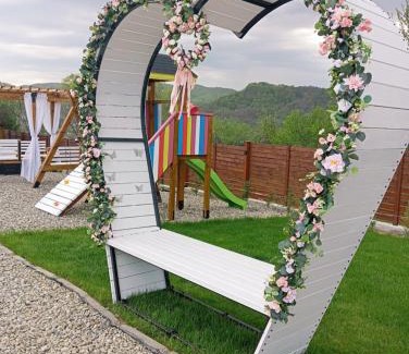 Pausesti-Maglasi Ski Chalet | Mareva House A Frame Chalet